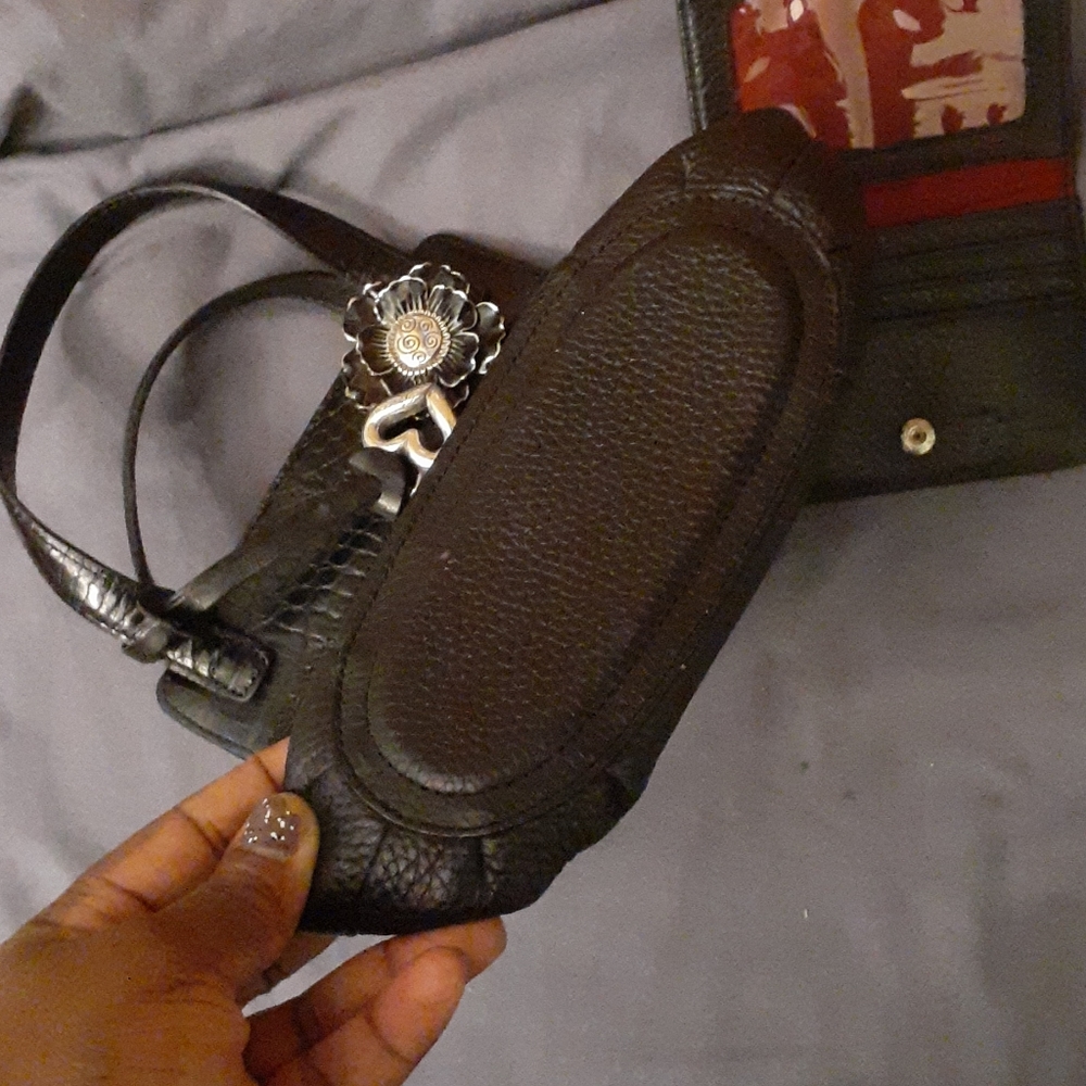 Black Women’s Leather Handbag with Floral Accent - Picture 5 of 10